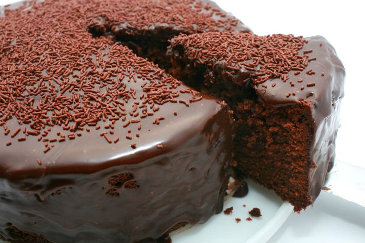 طريقة عمل الكيك بالشوكولاتة سهلة , اسهل الطرق لحلوى الكيك بالشكولاته